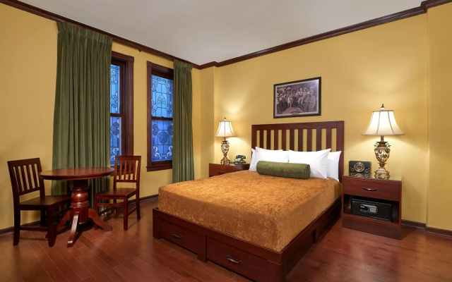 photo 4 of Hotel Apache