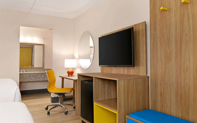 photo 3 of Hotel Bo, a Days Inn by Wyndham Chattanooga Downtown