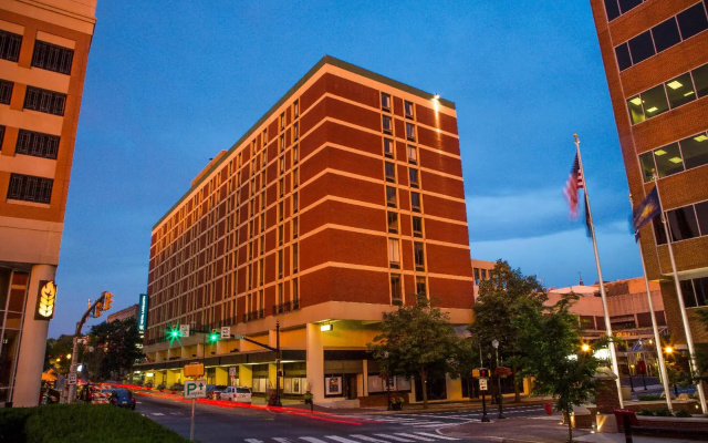 photo 3 of Holiday Inn Lancaster