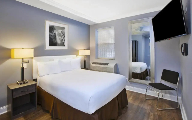 photo 3 of Hotel Chicago West Loop, SureStay Collection by Best Western
