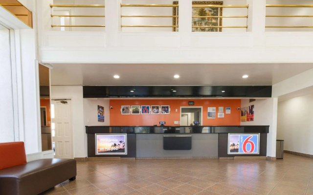 photo 2 of Motel 6 Claremont, CA