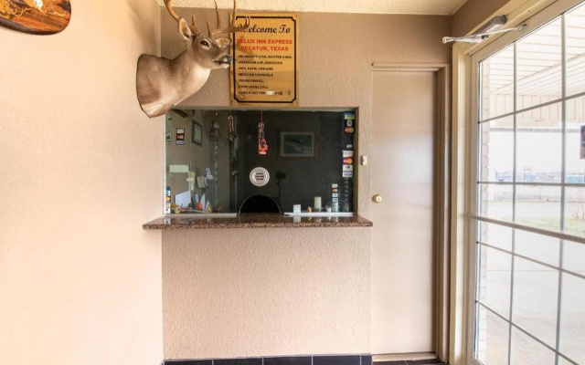 photo 2 of OYO Hotel Decatur TX Hwy 287 Northwest