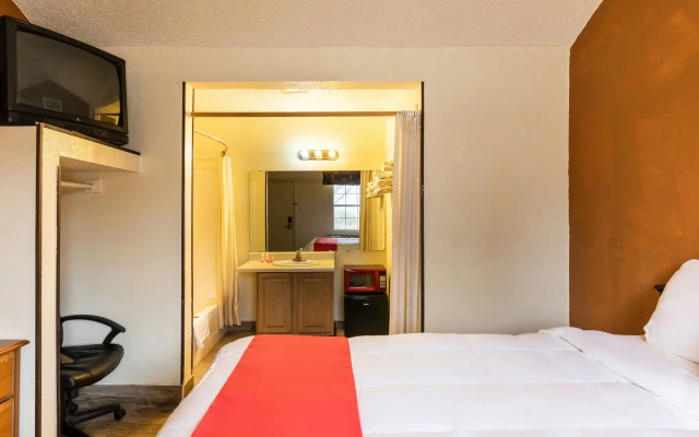 photo 5 of OYO Hotel Decatur TX Hwy 287 Northwest