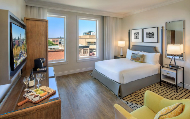 photo 2 of Hotel E
