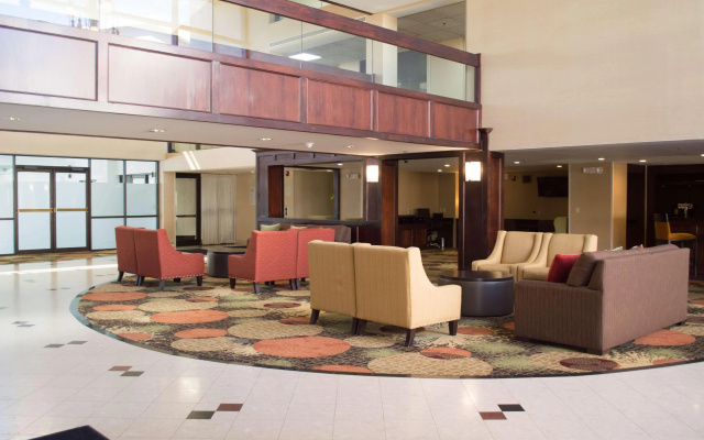 photo 2 of Radisson Hotel Detroit-Farmington Hills