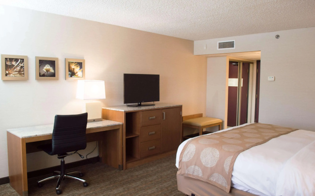 photo 4 of Radisson Hotel Detroit-Farmington Hills
