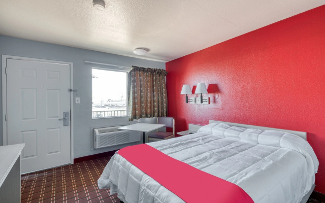 photo 5 of OYO Hotel Houston Southwest I-69