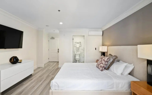 photo 3 of Hotel Huntington