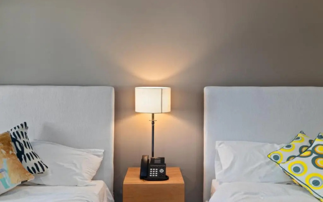 photo 5 of Hotel Huntington