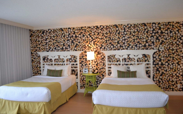 photo 3 of Miami Lakes Hotel and Golf