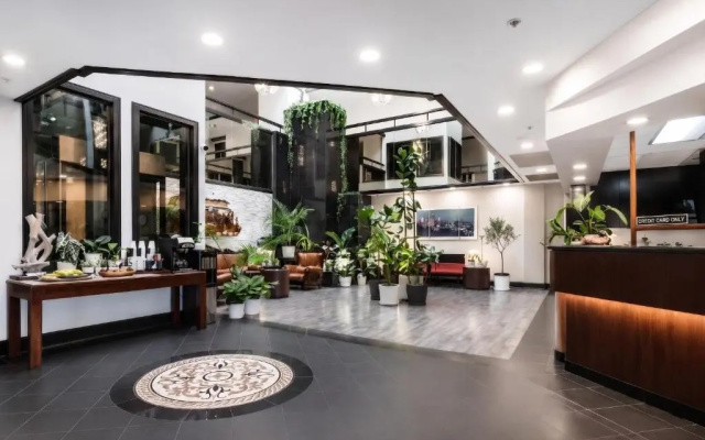 photo 2 of Hotel International