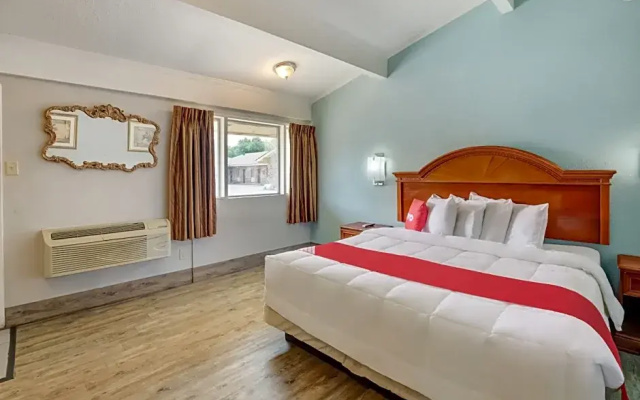 photo 3 of OYO Hotel Lake Charles LA I-10