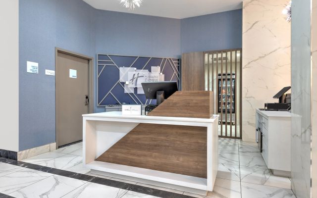 photo 2 of Holiday Inn Express Dallas Downtown by IHG