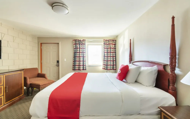 photo 3 of OYO Hotel Malden MA Broadway