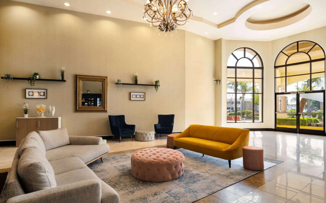 photo 2 of Hotel Marguerite Anaheim/Garden Grove, Trademark Collection by Wyndham