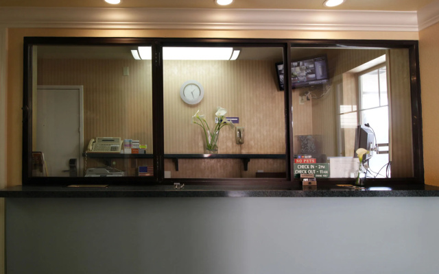 photo 2 of Mirage Inn and Suites