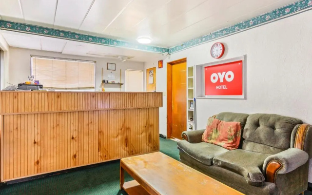 photo 2 of OYO Hotel Downtown Peoria I-74