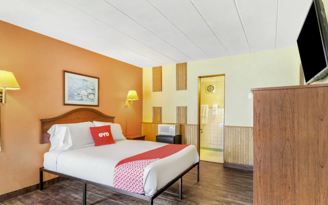 photo 3 of OYO Hotel Downtown Peoria I-74