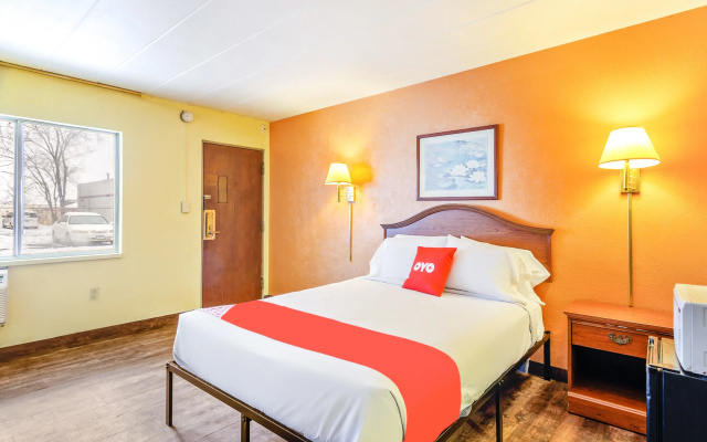photo 4 of OYO Hotel Downtown Peoria I-74