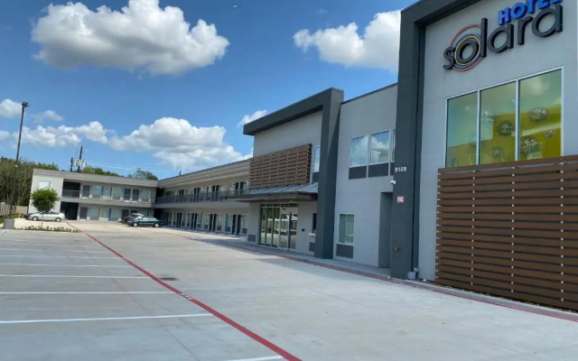 photo 3 of Hotel Solara Hobby Airport