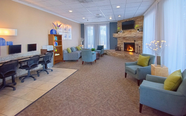 photo 2 of Hotel Tempe/Phoenix Airport InnSuites at the Mall