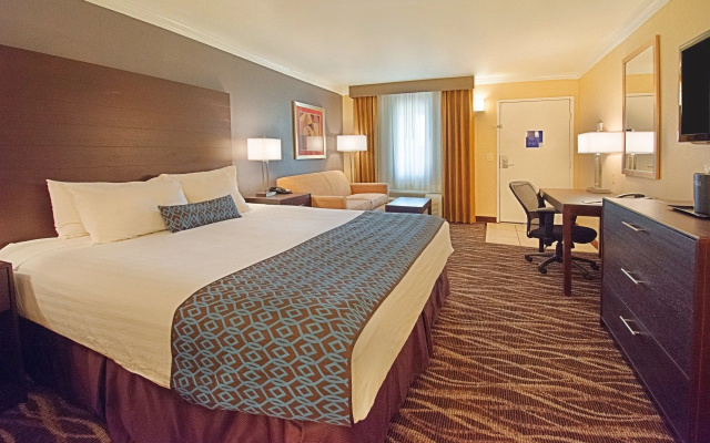 photo 4 of Hotel Tempe/Phoenix Airport InnSuites at the Mall