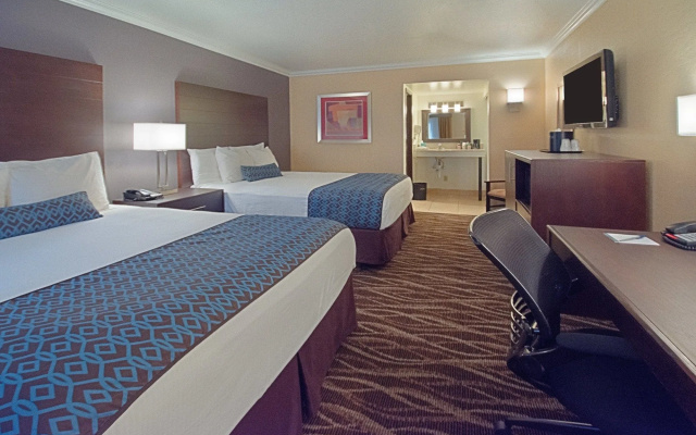 photo 5 of Hotel Tempe/Phoenix Airport InnSuites at the Mall