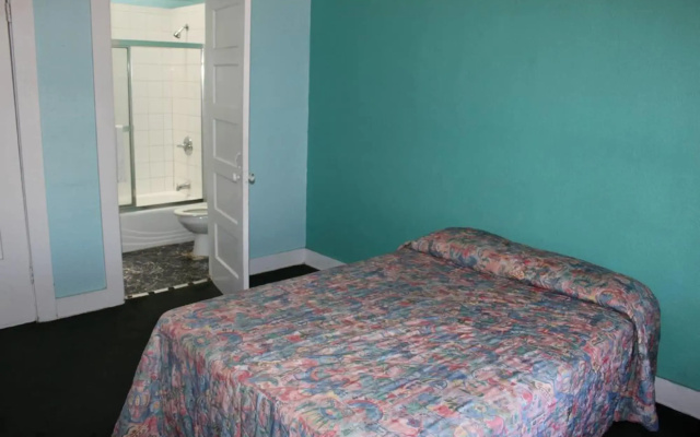 photo 2 of Hotel West Inn Hollywood LA