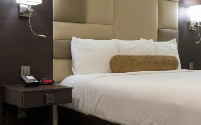 photo 2 of Hotel Xilo Glendale