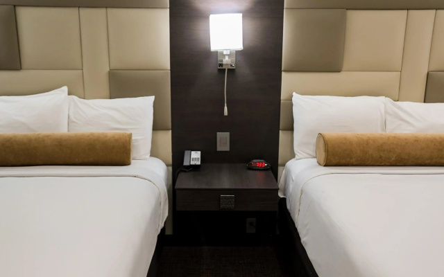 photo 5 of Hotel Xilo Glendale