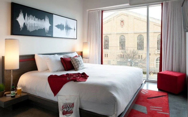 photo 3 of HotelRED