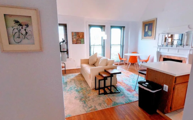 photo 2 of Hotspot On 17th St Nw 2br Steps To Dupont Circle 2 Bedroom Apts