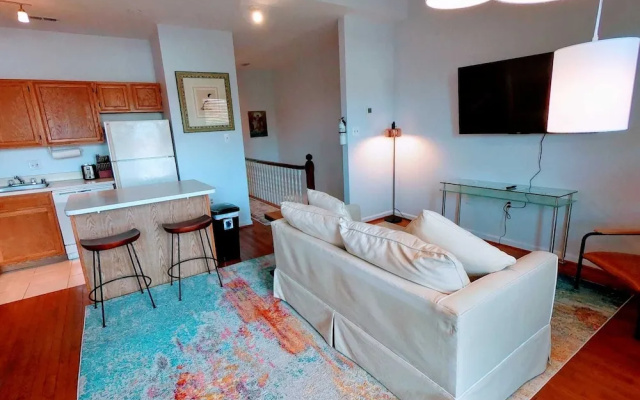 photo 3 of Hotspot On 17th St Nw 2br Steps To Dupont Circle 2 Bedroom Apts