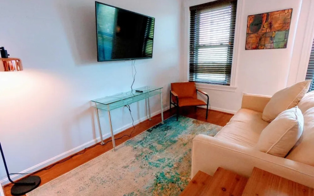 photo 5 of Hotspot On 17th St Nw 2br Steps To Dupont Circle 2 Bedroom Apts