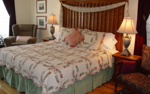 photo 2 of House of Two Urns B&B