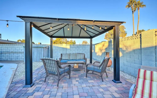 photo 2 of Mesa Home w/ Outdoor Pool - 2 Mi to Sloan Park!