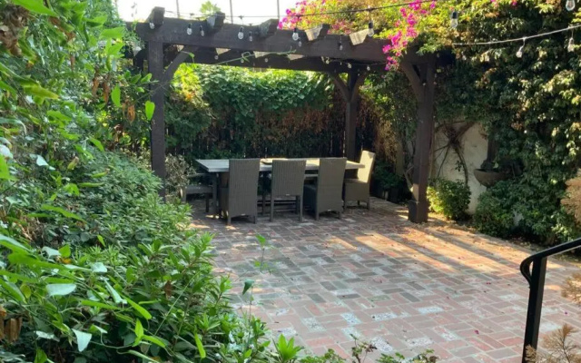 photo 3 of House, walking distance from Universal Studios