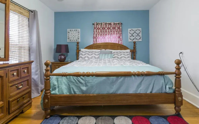 photo 4 of House with 2 King Beds, 4K TV & Wifi