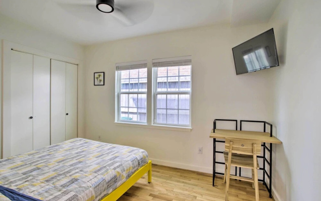 photo 3 of Houston Apt w/ EV Charging: 3 Mi to Downtown!