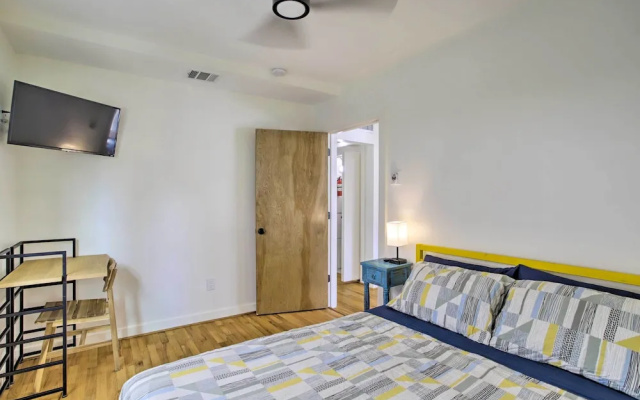photo 4 of Houston Apt w/ EV Charging: 3 Mi to Downtown!