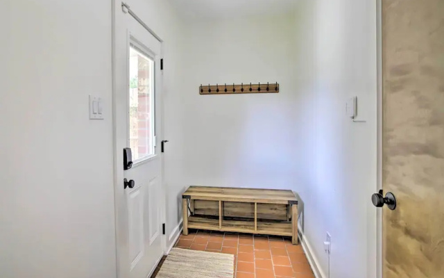 photo 5 of Houston Apt w/ EV Charging: 3 Mi to Downtown!
