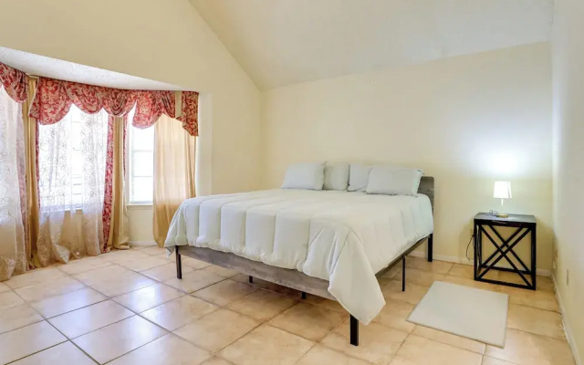photo 2 of Houston Area Home w/ Yard - 5 Mi to Sugar Lakes!