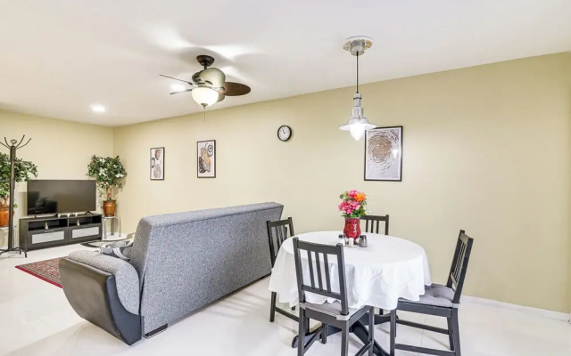 photo 2 of Houston Condo w/ Pool Access ~ 1 Mi to NRG Stadium
