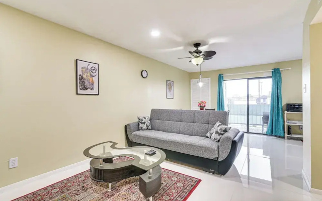 photo 4 of Houston Condo w/ Pool Access ~ 1 Mi to NRG Stadium