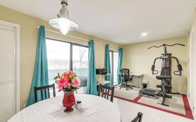 photo 5 of Houston Condo w/ Pool Access ~ 1 Mi to NRG Stadium