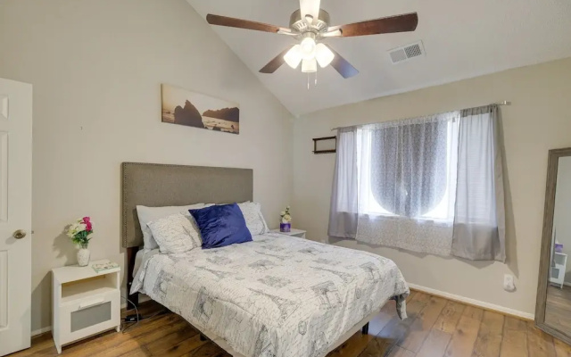 photo 3 of Houston Condo w/ Pool Access ~ 2 Mi NRG Stadium!
