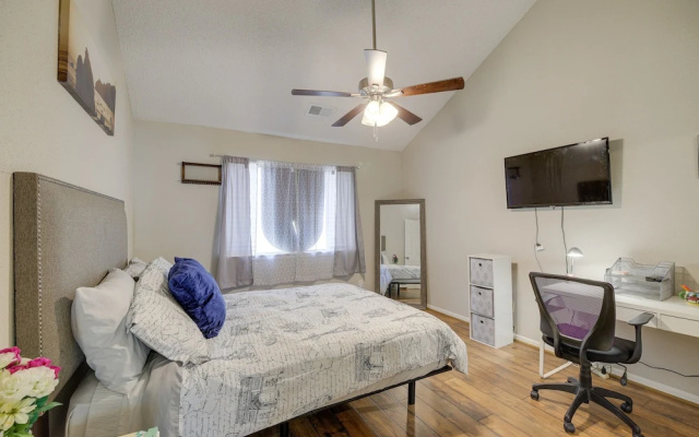 photo 5 of Houston Condo w/ Pool Access ~ 2 Mi NRG Stadium!