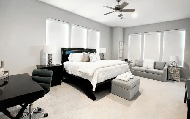 photo 5 of Houston Heights Hideaway Fast WiFi