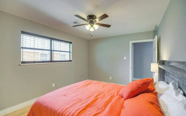 photo 2 of Pet-friendly Home w/ Deck - 6 Mi to NRG Stadium!