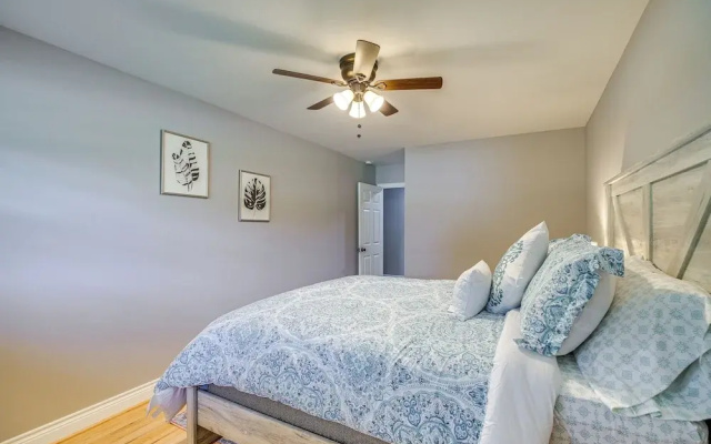 photo 5 of Pet-friendly Home w/ Deck - 6 Mi to NRG Stadium!